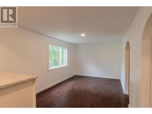 402 Beresford  Crescent, Castlegar, BC - Indoor Photo Showing Other Room