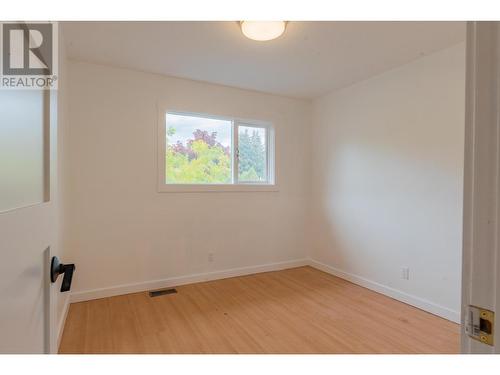 402 Beresford  Crescent, Castlegar, BC - Indoor Photo Showing Other Room