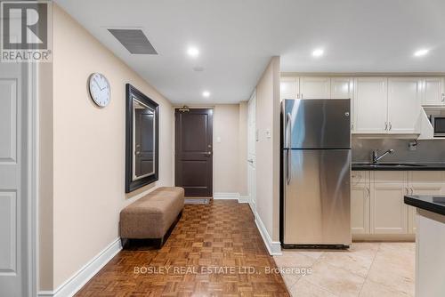 403 - 30 Wellington Street E, Toronto, ON - Indoor Photo Showing Kitchen