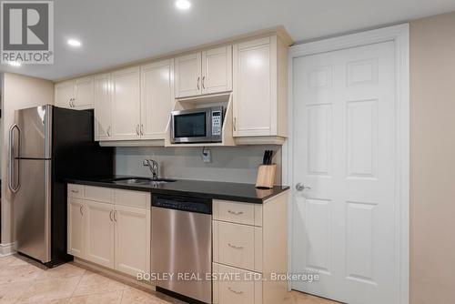 403 - 30 Wellington Street E, Toronto, ON - Indoor Photo Showing Kitchen