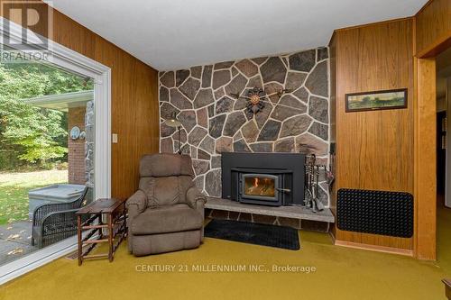 1264 Olde Base Line Road, Caledon, ON - Indoor Photo Showing Living Room With Fireplace