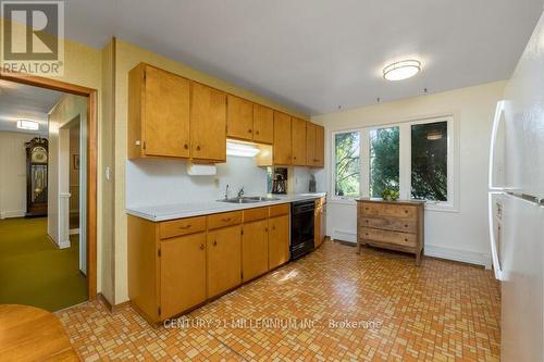 1264 Olde Base Line Road, Caledon, ON - Indoor Photo Showing Kitchen With Double Sink