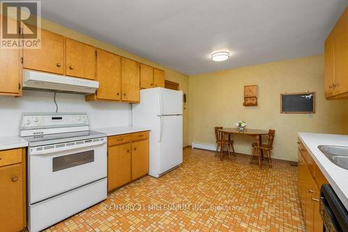 1264 Olde Base Line Road, Caledon, ON - Indoor Photo Showing Kitchen With Double Sink