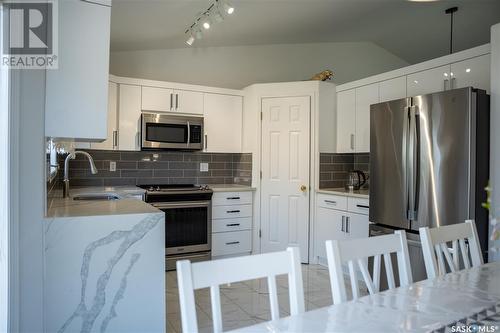 102 Epp Avenue, Saskatoon, SK - Indoor Photo Showing Kitchen With Upgraded Kitchen