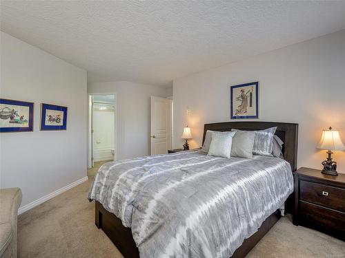 212-898 Vernon Ave, Saanich, BC - Indoor Photo Showing Bedroom