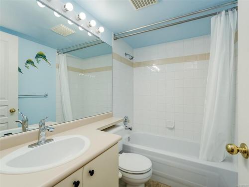 212-898 Vernon Ave, Saanich, BC - Indoor Photo Showing Bathroom