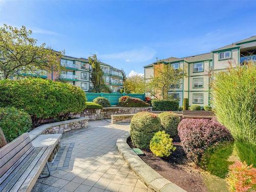 212-898 Vernon Ave, Saanich, BC - Outdoor