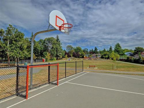 212-898 Vernon Ave, Saanich, BC - Outdoor