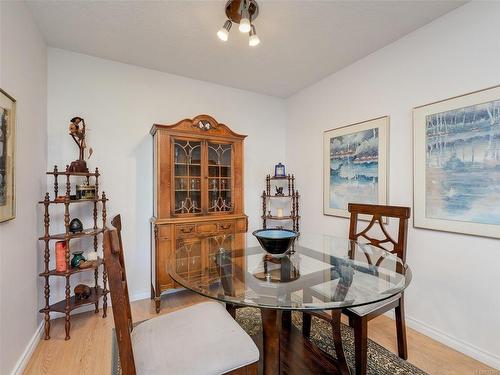 212-898 Vernon Ave, Saanich, BC - Indoor Photo Showing Dining Room