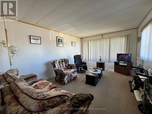 287 Evelyn Crescent, Timmins (Trailer Parks), ON - Indoor Photo Showing Living Room