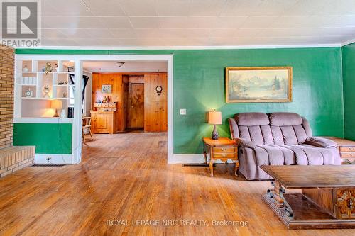 3796 Dominion Road, Fort Erie, ON - Indoor Photo Showing Bedroom