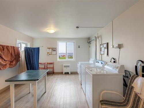 102-2768 Satellite St, Oak Bay, BC - Indoor Photo Showing Laundry Room