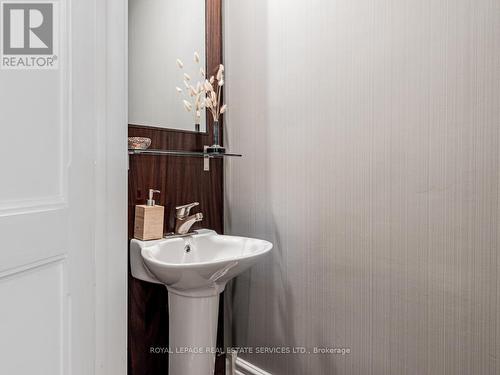 20 Howland Avenue, Toronto, ON - Indoor Photo Showing Bathroom