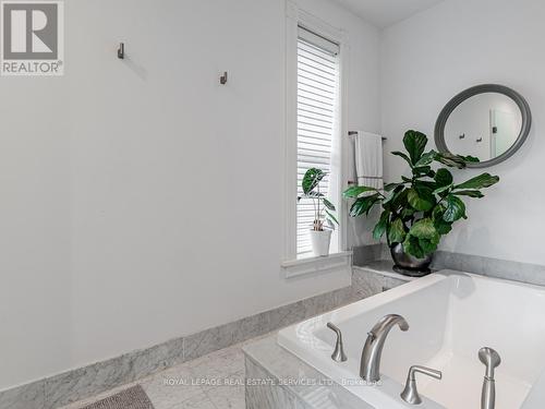 20 Howland Avenue, Toronto, ON - Indoor Photo Showing Bathroom