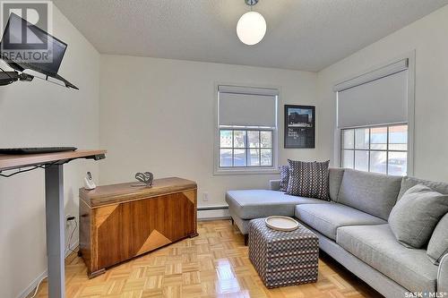 104 2315 Cornwall Street, Regina, SK - Indoor Photo Showing Living Room