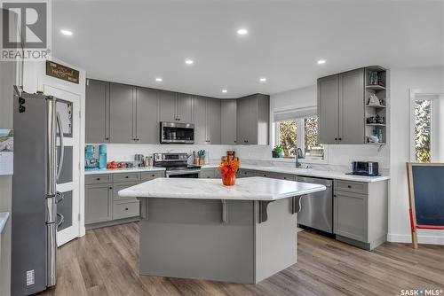 82 26Th Street, Battleford, SK - Indoor Photo Showing Kitchen With Stainless Steel Kitchen With Upgraded Kitchen