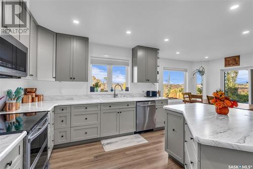 82 26Th Street, Battleford, SK - Indoor Photo Showing Kitchen With Upgraded Kitchen