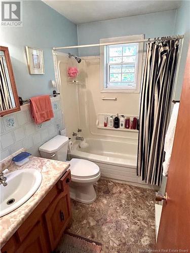 12 Forrest Street, Miramichi, NB - Indoor Photo Showing Bathroom