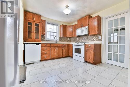 173 Montgomery Avenue, Timmins (Timmins South - West), ON - Indoor Photo Showing Kitchen