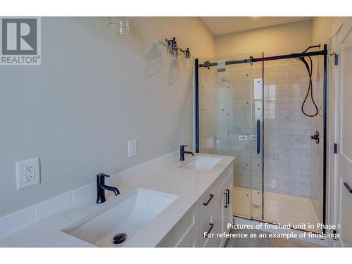 1180 Old Auto Road Se Unit# Psl 7, Salmon Arm, BC - Indoor Photo Showing Bathroom