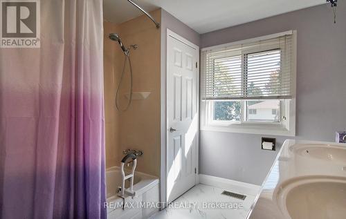 214 Marigold Avenue N, Oshawa (Centennial), ON - Indoor Photo Showing Bathroom