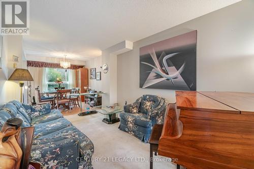 89 Cutters Crescent, Brampton, ON - Indoor Photo Showing Living Room