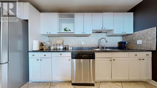 1002 - 2556 Argyle Road, Mississauga, ON - Indoor Photo Showing Kitchen