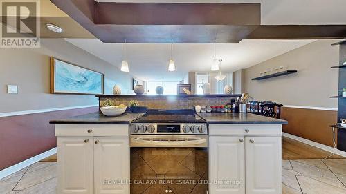 1002 - 2556 Argyle Road, Mississauga, ON - Indoor Photo Showing Kitchen