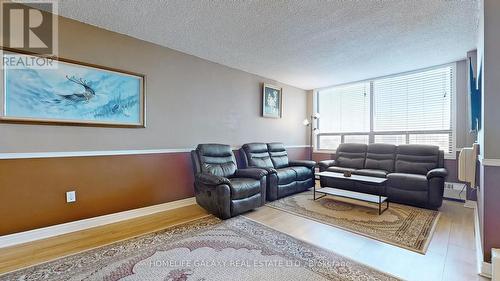 1002 - 2556 Argyle Road, Mississauga, ON - Indoor Photo Showing Living Room