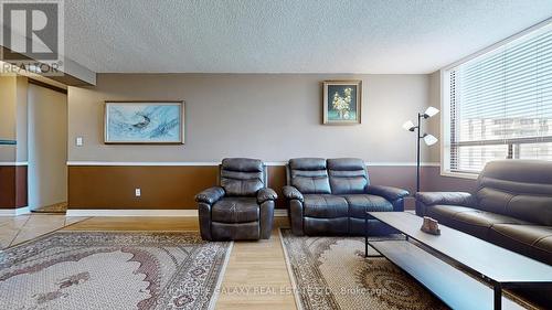 1002 - 2556 Argyle Road, Mississauga, ON - Indoor Photo Showing Living Room