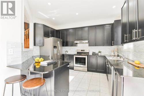 31 Divinity Circle, Brampton, ON - Indoor Photo Showing Kitchen With Upgraded Kitchen