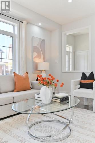 31 Divinity Circle, Brampton, ON - Indoor Photo Showing Living Room