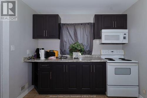 1633 Parent, Windsor, ON - Indoor Photo Showing Kitchen