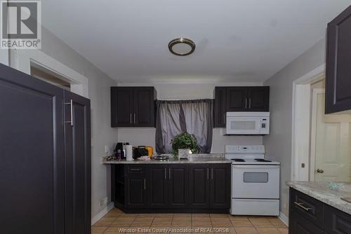 1633 Parent, Windsor, ON - Indoor Photo Showing Kitchen