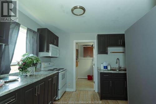 1633 Parent, Windsor, ON - Indoor Photo Showing Kitchen