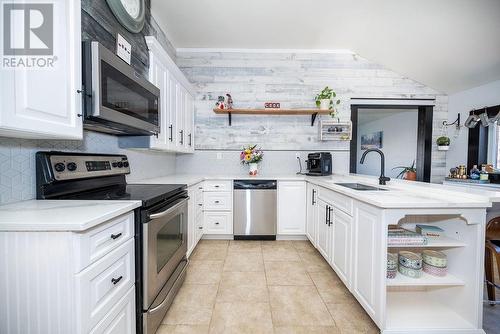 3033 Mclaughlin Road, Westmeath, ON - Indoor Photo Showing Kitchen