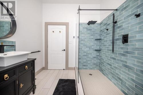 3033 Mclaughlin Road, Westmeath, ON - Indoor Photo Showing Bathroom