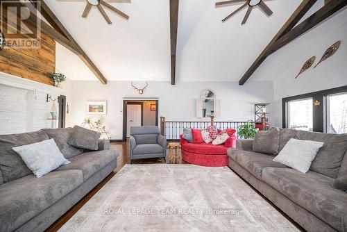 3033 Mclaughlin Road, Whitewater Region, ON - Indoor Photo Showing Living Room