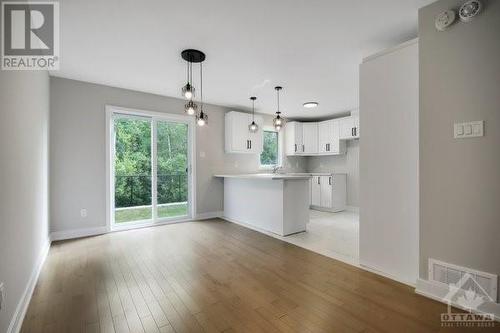 12 Christian Street, Ottawa, ON - Indoor Photo Showing Kitchen