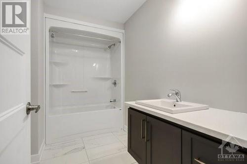 12 Christian Street, Ottawa, ON - Indoor Photo Showing Bathroom