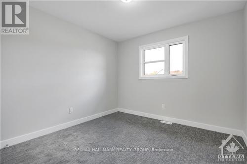 21 Dune Street, Russell, ON - Indoor Photo Showing Other Room