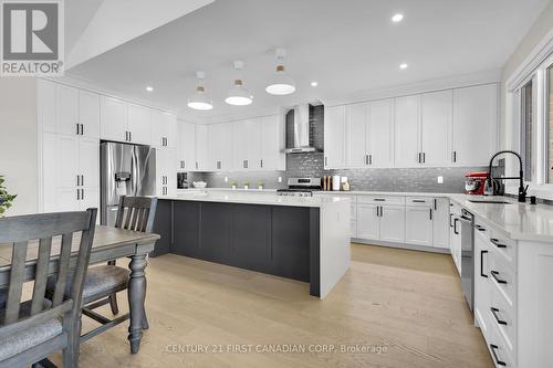 102 Harvest Lane, Dutton/Dunwich (Dutton), ON - Indoor Photo Showing Kitchen With Upgraded Kitchen