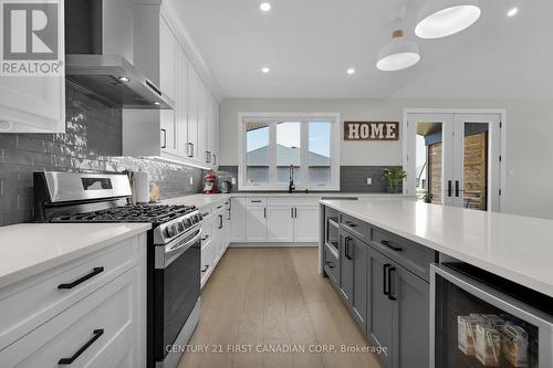 102 Harvest Lane, Dutton/Dunwich (Dutton), ON - Indoor Photo Showing Kitchen With Upgraded Kitchen