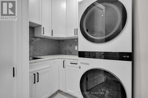 102 Harvest Lane, Dutton/Dunwich (Dutton), ON - Indoor Photo Showing Laundry Room