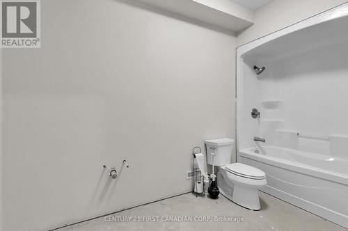 102 Harvest Lane, Dutton/Dunwich (Dutton), ON - Indoor Photo Showing Bathroom