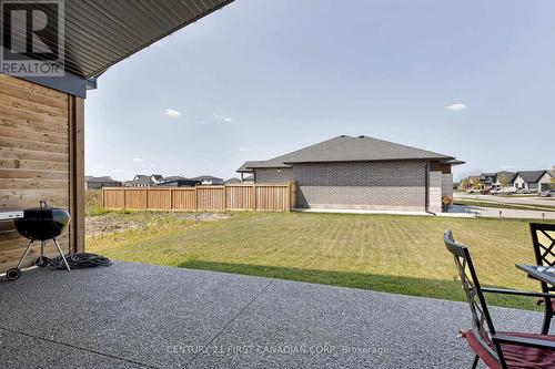 102 Harvest Lane, Dutton/Dunwich (Dutton), ON - Outdoor