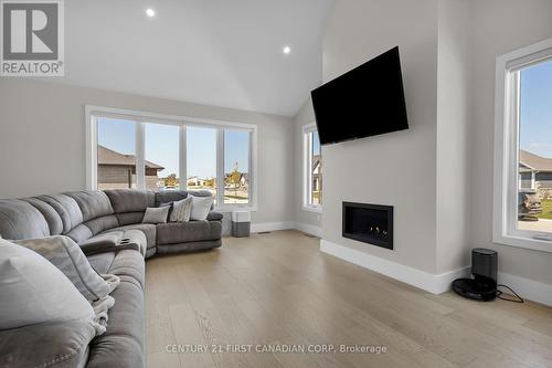 102 Harvest Lane, Dutton/Dunwich (Dutton), ON - Indoor Photo Showing Living Room With Fireplace