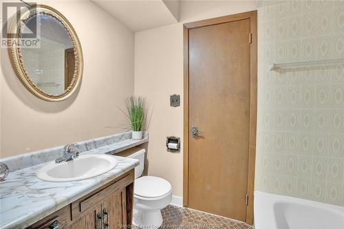 12654 Dillon, Tecumseh, ON - Indoor Photo Showing Bathroom