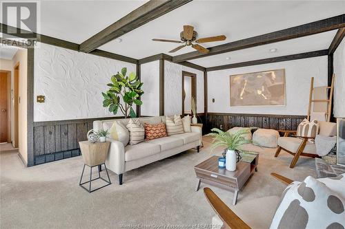 12654 Dillon, Tecumseh, ON - Indoor Photo Showing Living Room