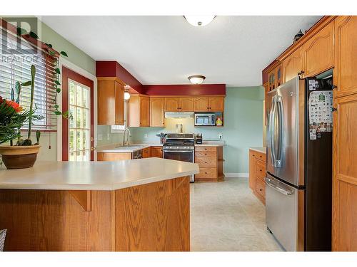 830 Matt Road, Kelowna, BC - Indoor Photo Showing Kitchen